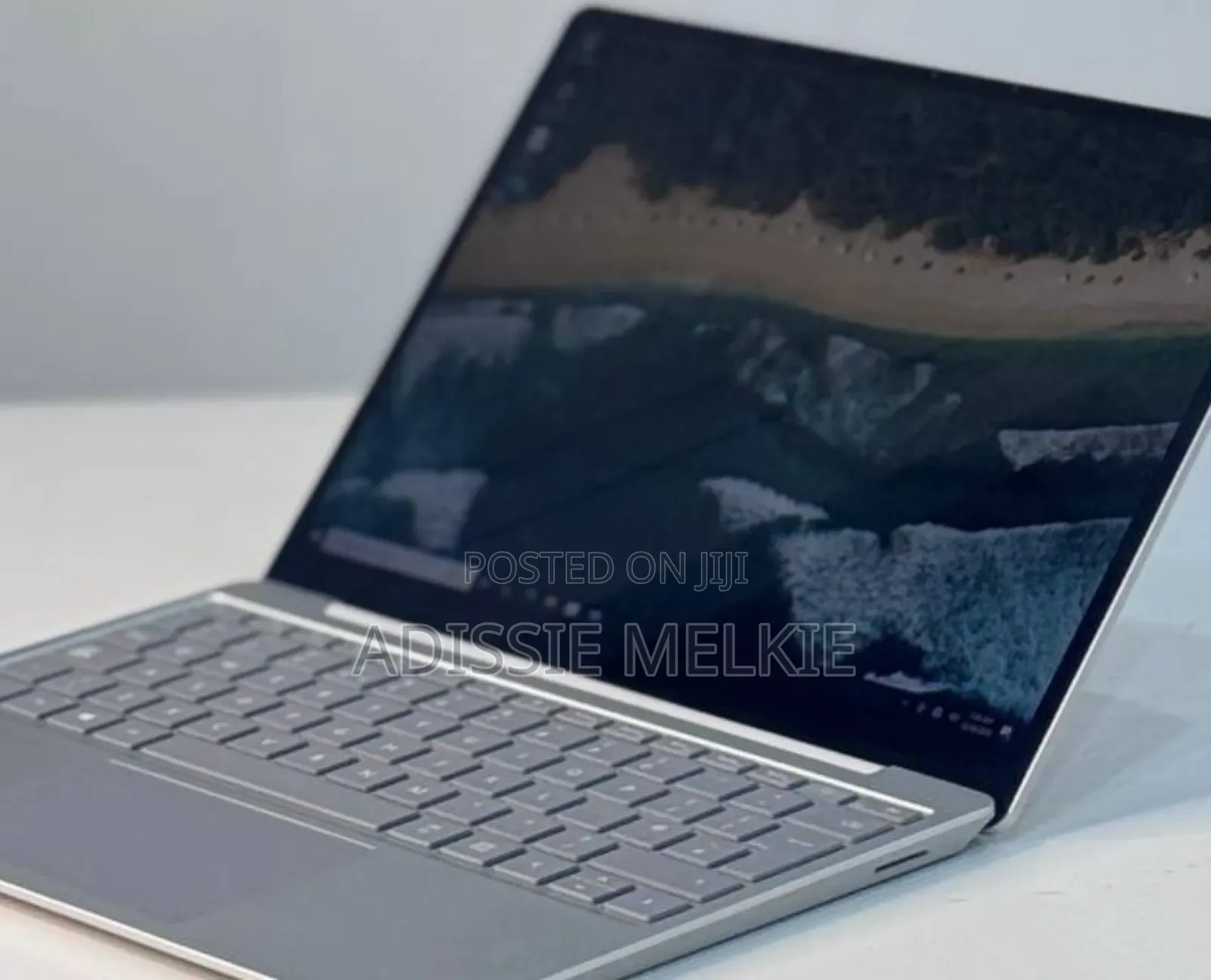 New Laptop Microsoft Surface 8GB Intel Core i5 SSD 256GB