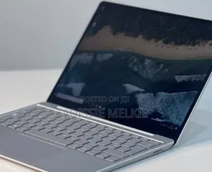 New Laptop Microsoft Surface 8GB Intel Core i5 SSD 256GB