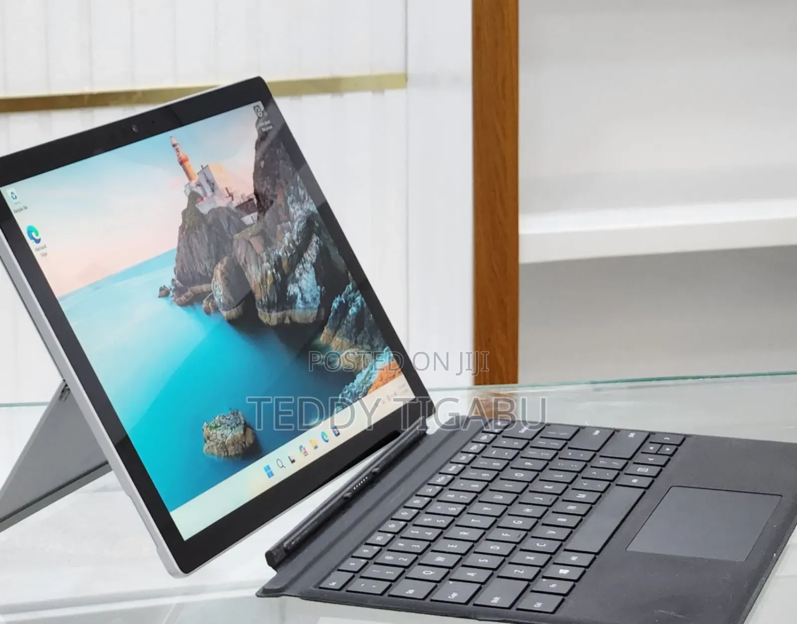 New Laptop Microsoft Surface 8GB Intel Core I7 SSD 256GB