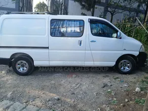 Toyota HiAce 2011 White