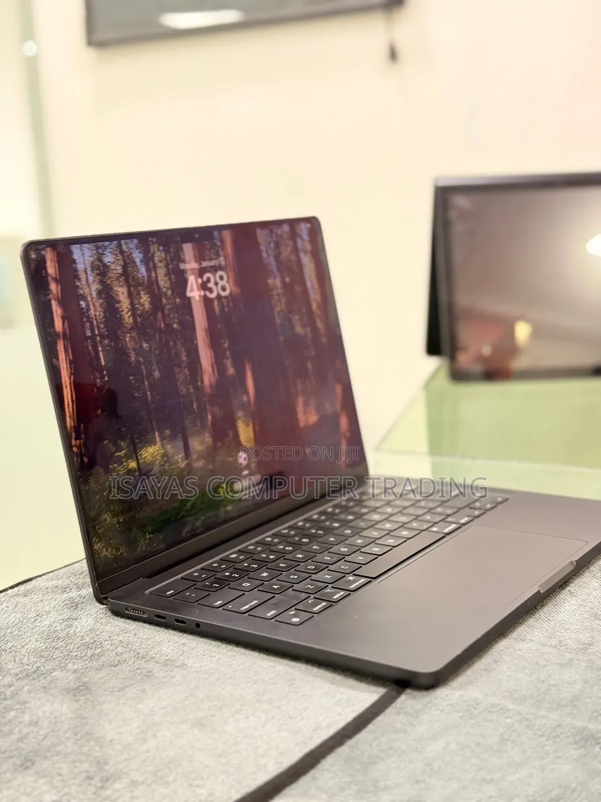 New Laptop Apple Macbook Pro 2025 M5 14-inch 16GB SSD 512GB