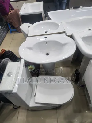 የሽንት ቤት መቀመጫ (Wc) በ ጎልድ ድራገን እና በ አኳ እኛ ጋር ያአገኛሉ