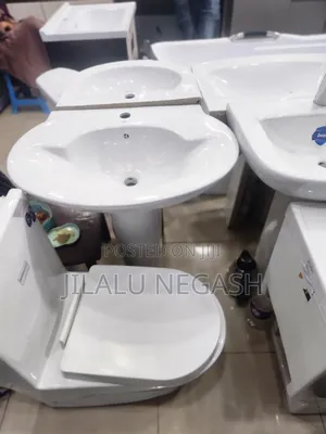 የሽንት ቤት መቀመጫ (Wc) በ ጎልድ ድራገን እና በ አኳ እኛ ጋር ያአገኛሉ