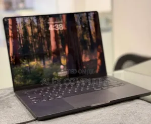 New Laptop Apple MacBook Pro 2024 M4 14-Inch 16GB Apple M4 SSD 512GB