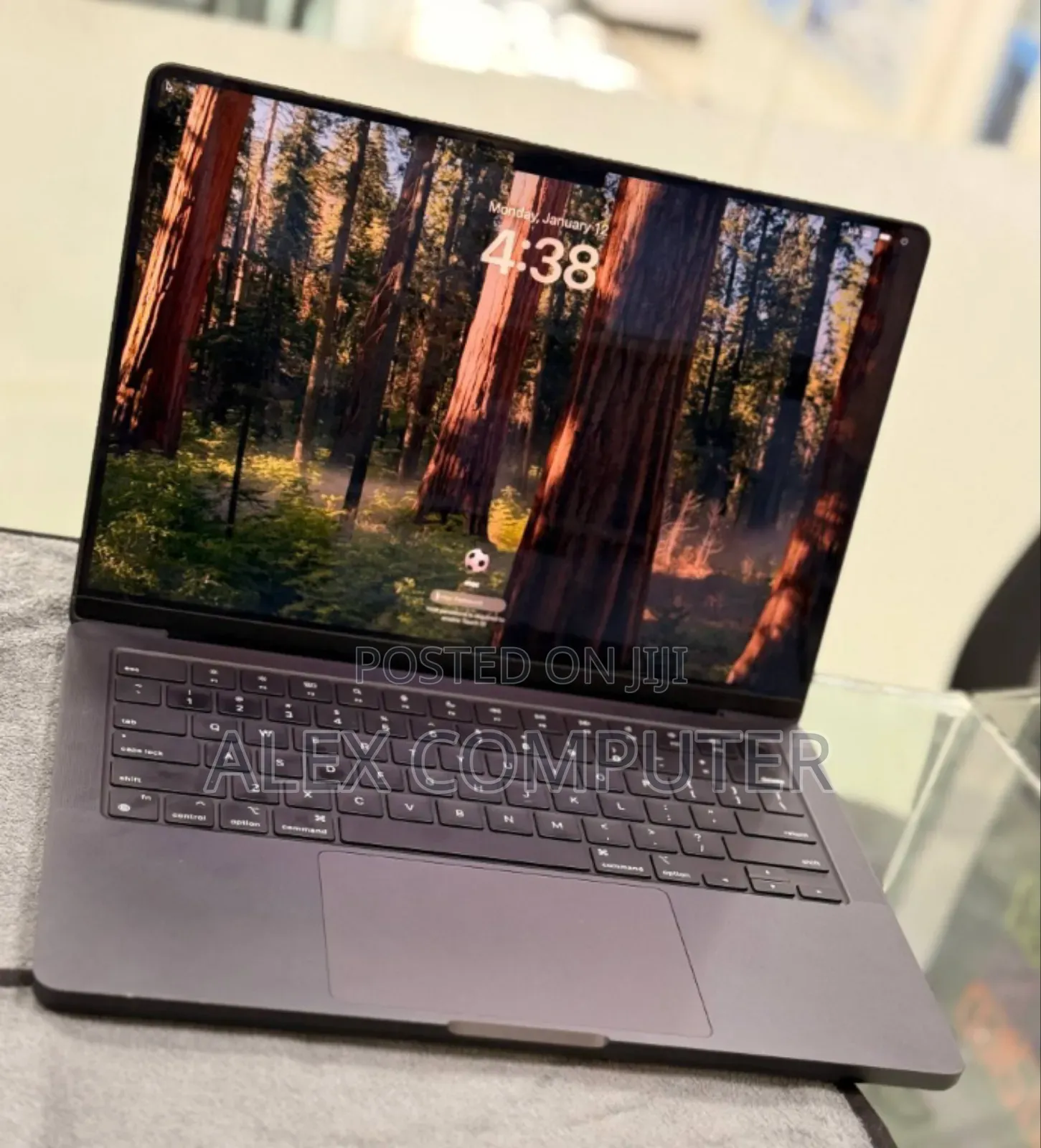 New Laptop Apple MacBook Pro 2024 M4 14-Inch 16GB Apple M4 SSD 512GB