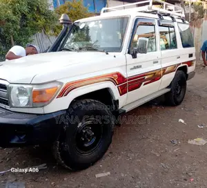 Toyota Land Cruiser 2012 White