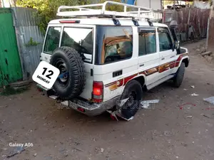 Toyota Land Cruiser 2012 White