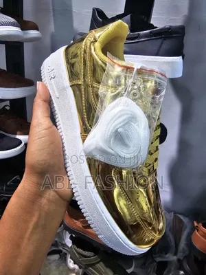Nike Air Force Gold