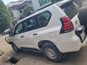 Toyota Land Cruiser 2018 White