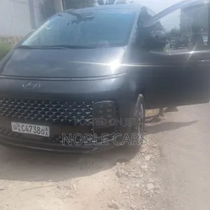 Hyundai Staria 2022 Gray