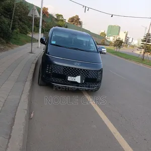 Hyundai Staria 2022 Gray