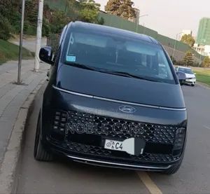 Hyundai Staria 2022 Gray