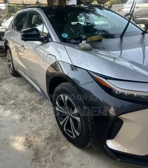 Toyota bZ4X 2023 Silver