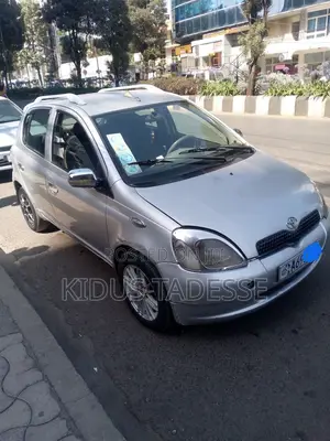 Toyota Vitz 2001 Silver