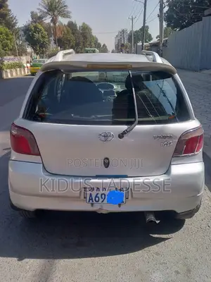 Toyota Vitz 2001 Silver
