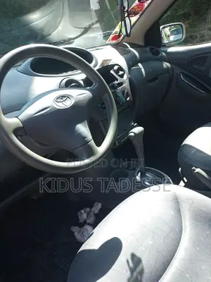 Toyota Vitz 2001 Silver