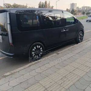 Hyundai Staria 2.2D AWD 2023 Black