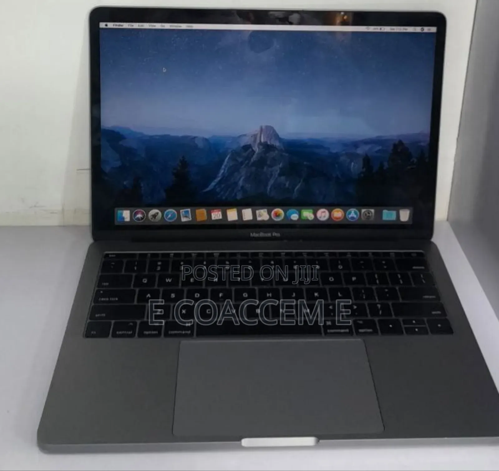 New Laptop Apple MacBook Pro 2017 8GB Intel Core I5 SSD 256GB