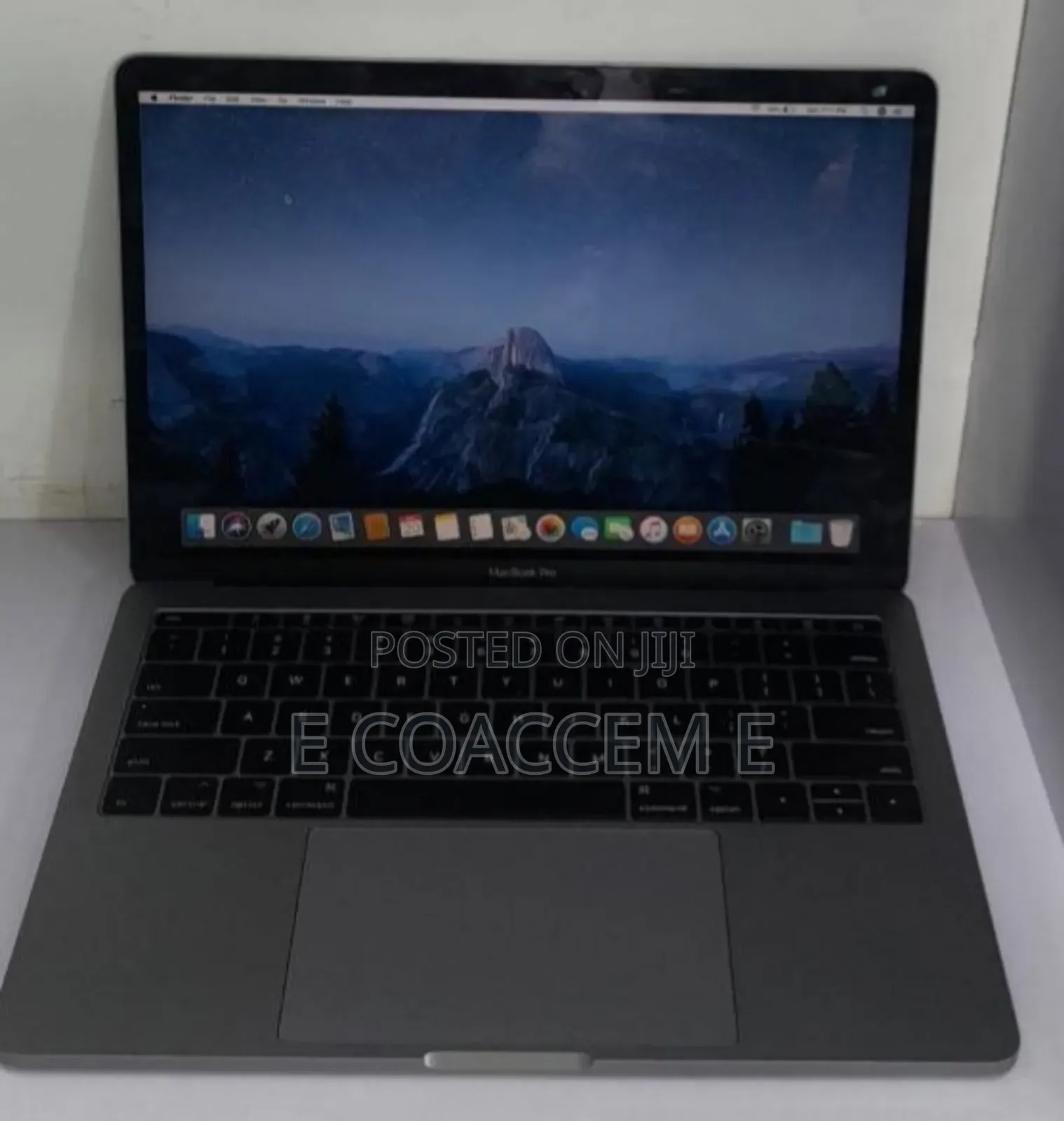 New Laptop Apple MacBook Pro 2017 8GB Intel Core I5 SSD 256GB
