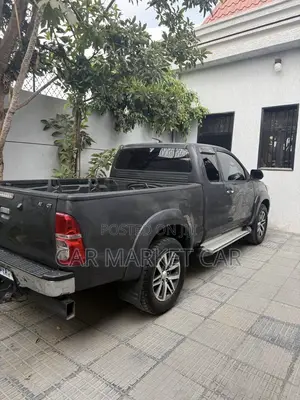 Toyota Hilux 3.0 D-4D 4x4 2015 Gray