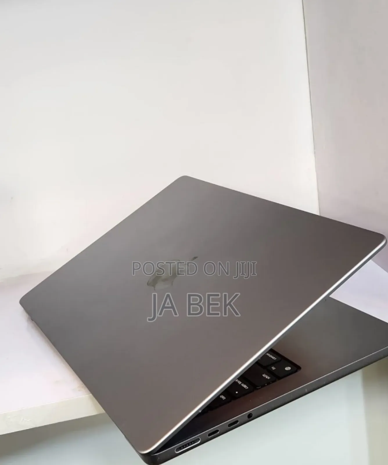 New Laptop Apple MacBook Pro M1 16GB Apple M1 Pro SSD 512GB