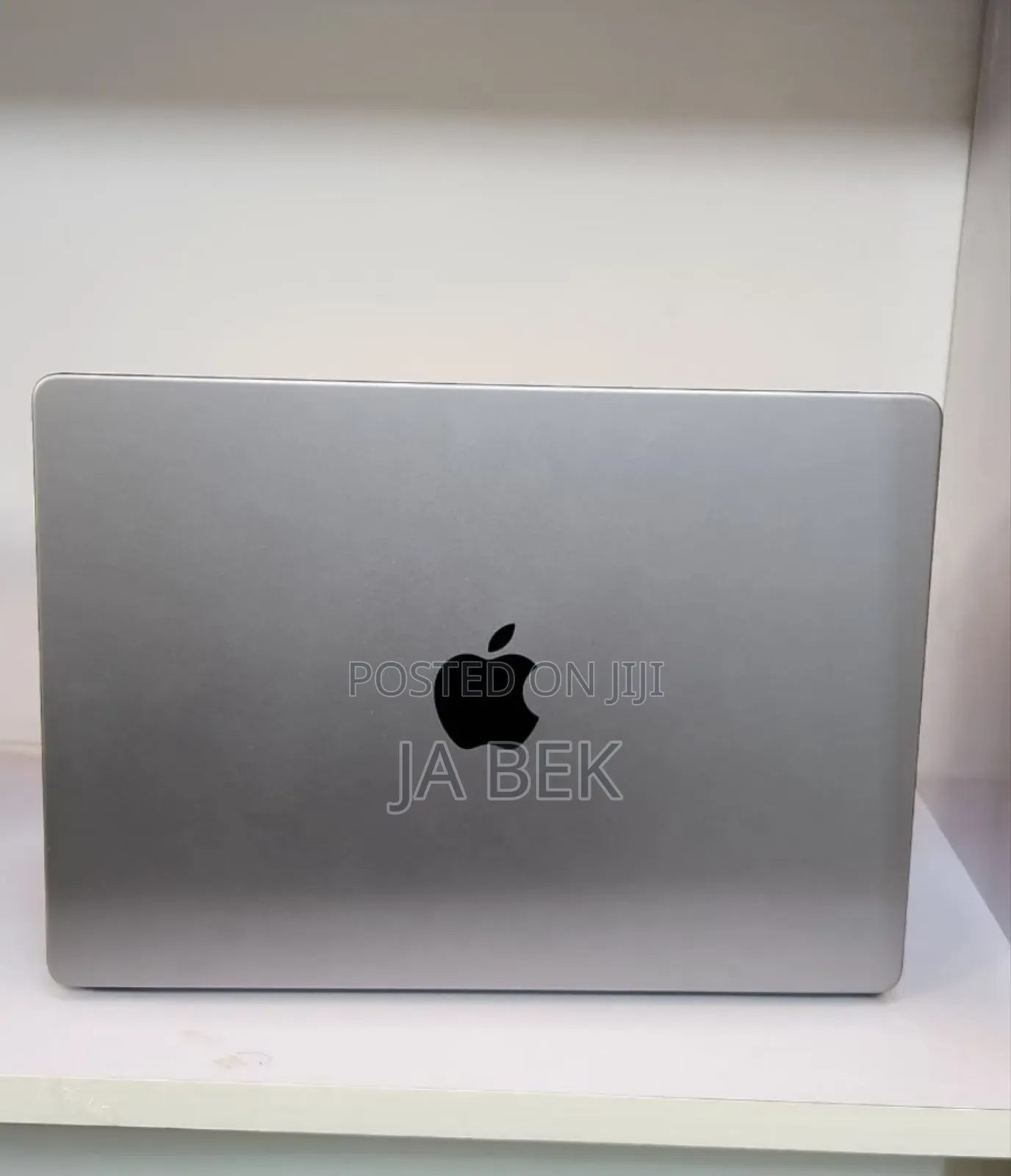 New Laptop Apple MacBook Pro M1 16GB Apple M1 Pro SSD 512GB