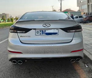 Hyundai Elantra 2016 Silver