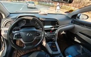 Hyundai Elantra 2016 Silver