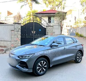 BYD E2 43 kWh 94 hp FWD 2024 Silver