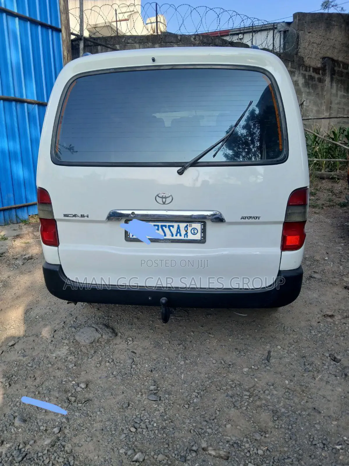 Toyota HiAce 2011 White