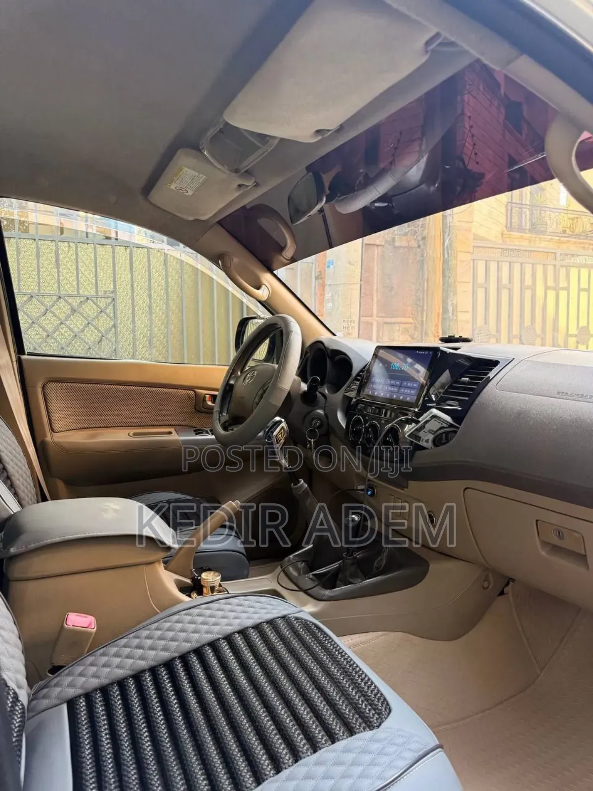 Toyota Hilux 2011 Beige