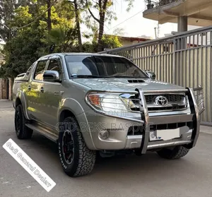 Toyota Hilux 2010 Silver