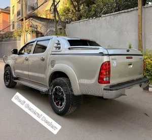 Toyota Hilux 2010 Silver