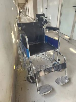የሚታጠፍ ጠንካራ ምቹ ያገለገለ ለአዲስ የቀረበ Wheelchair輕|Wheelchair Almunium Stainles