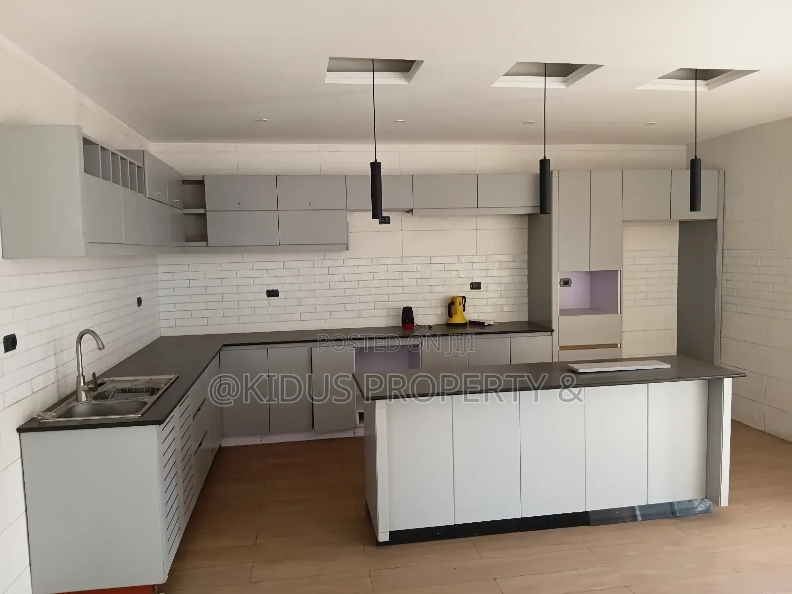 8bdrm House in Mekaele Africa, Nifas Silk-Lafto for rent