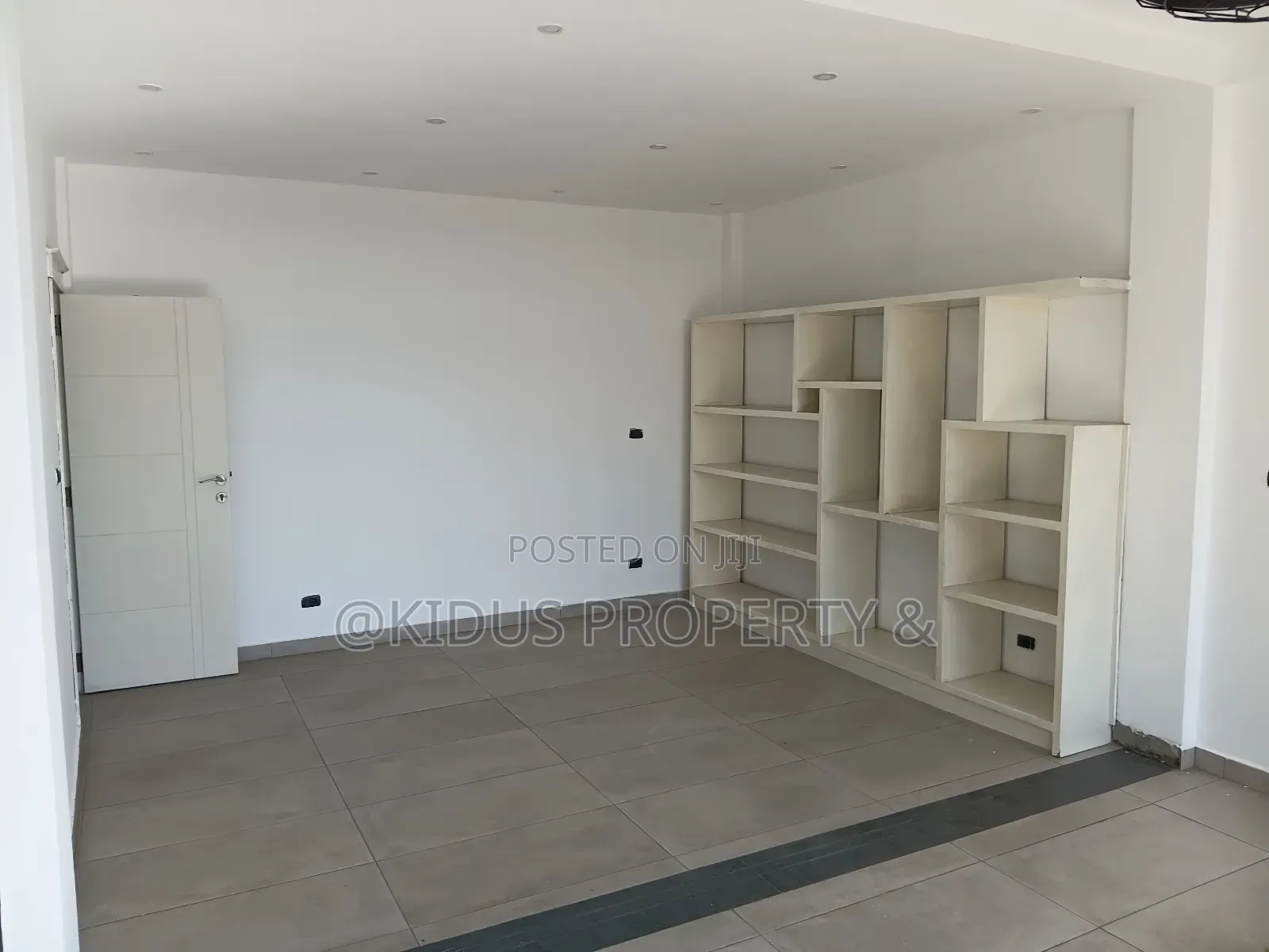 8bdrm House in Mekaele Africa, Nifas Silk-Lafto for rent