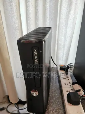 Xbox 360 With 1 Game Cd