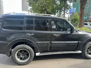 Mitsubishi Pajero 2009 Black