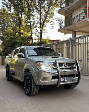 Toyota Hilux 2010 Silver