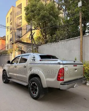 Toyota Hilux 2010 Silver