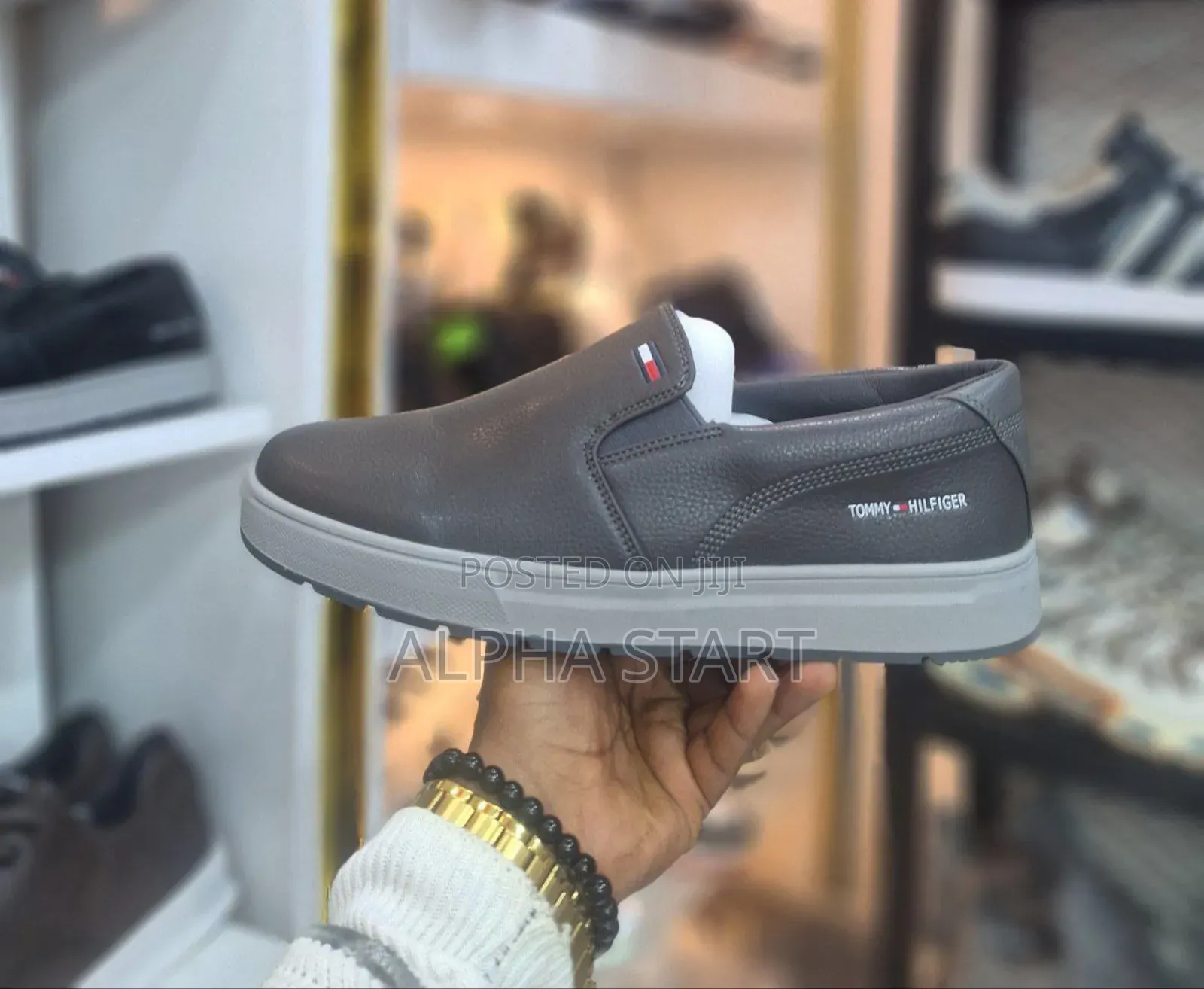 New Arrival Tommy Hilfiger Flat Sneakers Made in Vietnam