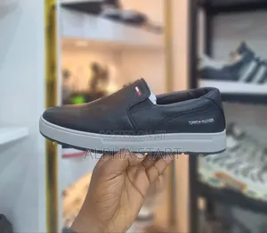 New Arrival Tommy Hilfiger Flat Sneakers Made in Vietnam