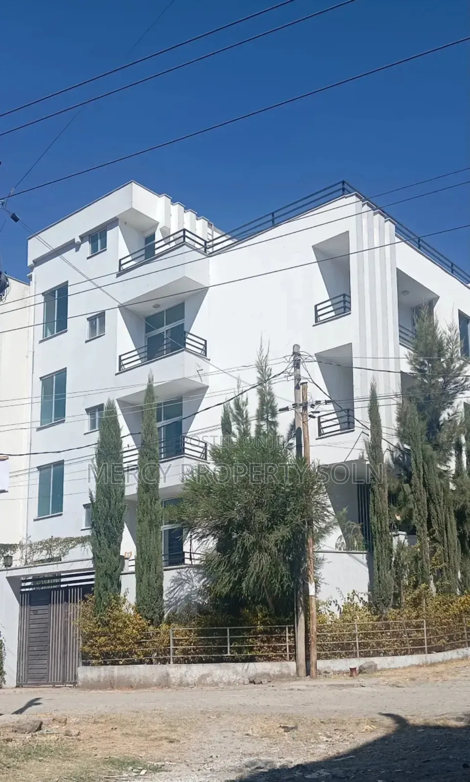 Furnished 8bdrm House in Bole for sale