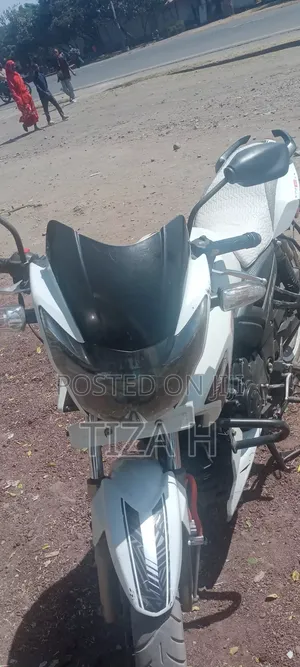 TVS Apache 180 RTR 2020 White