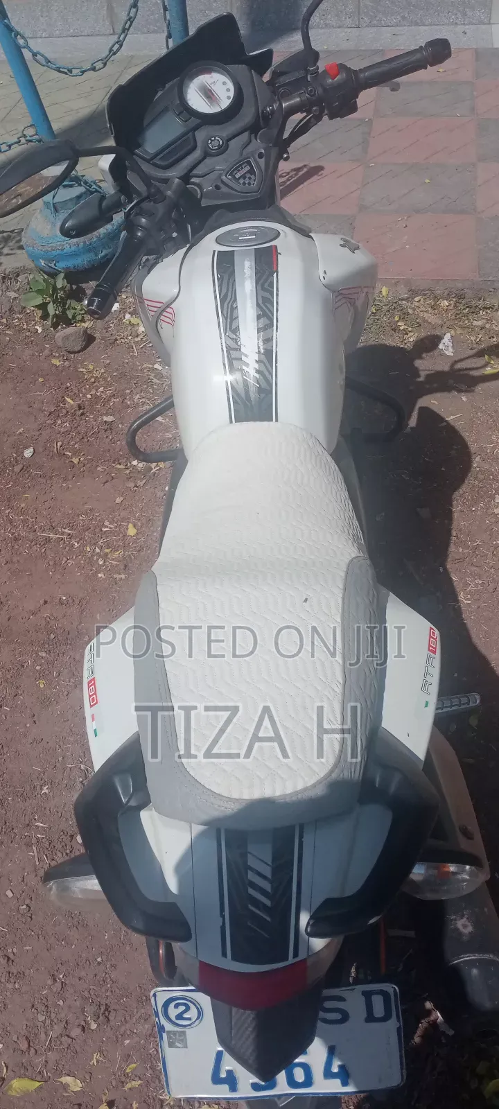 TVS Apache 180 RTR 2020 White