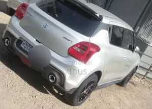 Suzuki Swift 2022 White