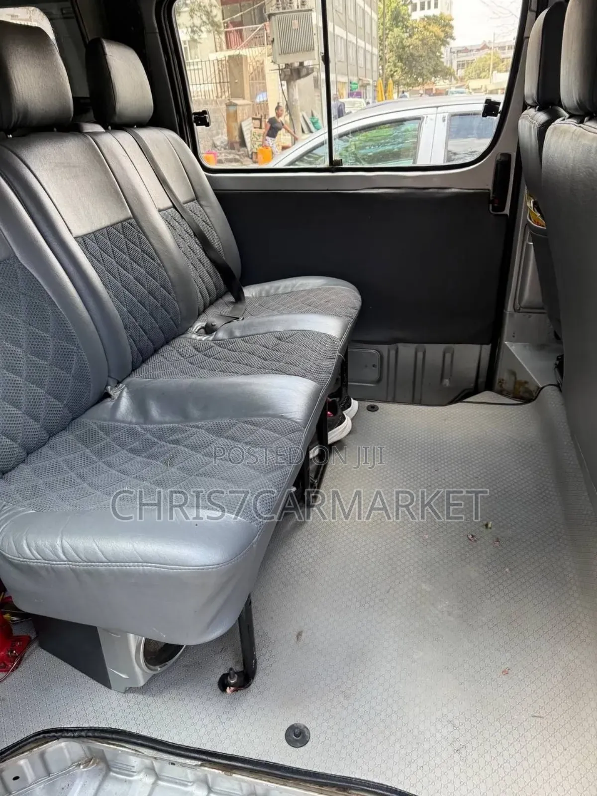 Toyota HiAce 2011 Silver