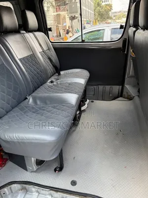 Toyota HiAce 2011 Silver
