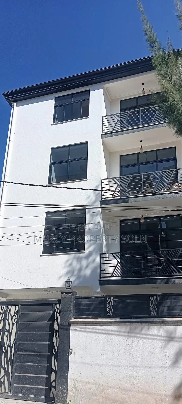 Furnished 10bdrm House in Bole for sale