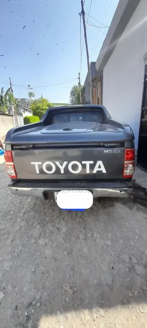 Toyota Hilux 2013 Teal